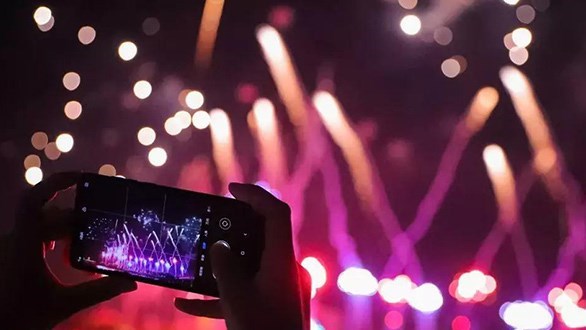 To the 30 million homemakers! Hua-huo troupe lights up the night sky of xiamen.