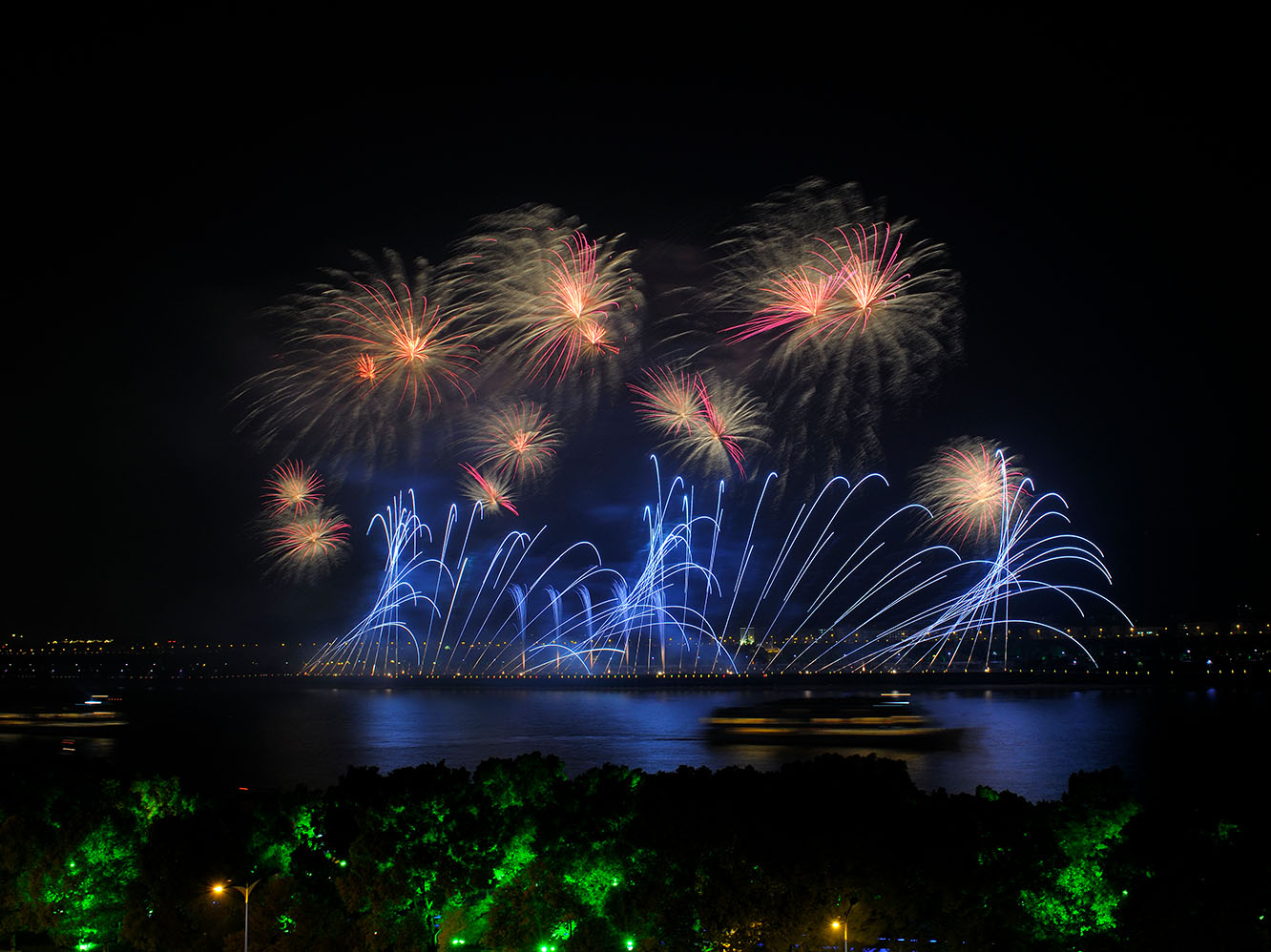 《梦想在星空下绽放》情景焰火